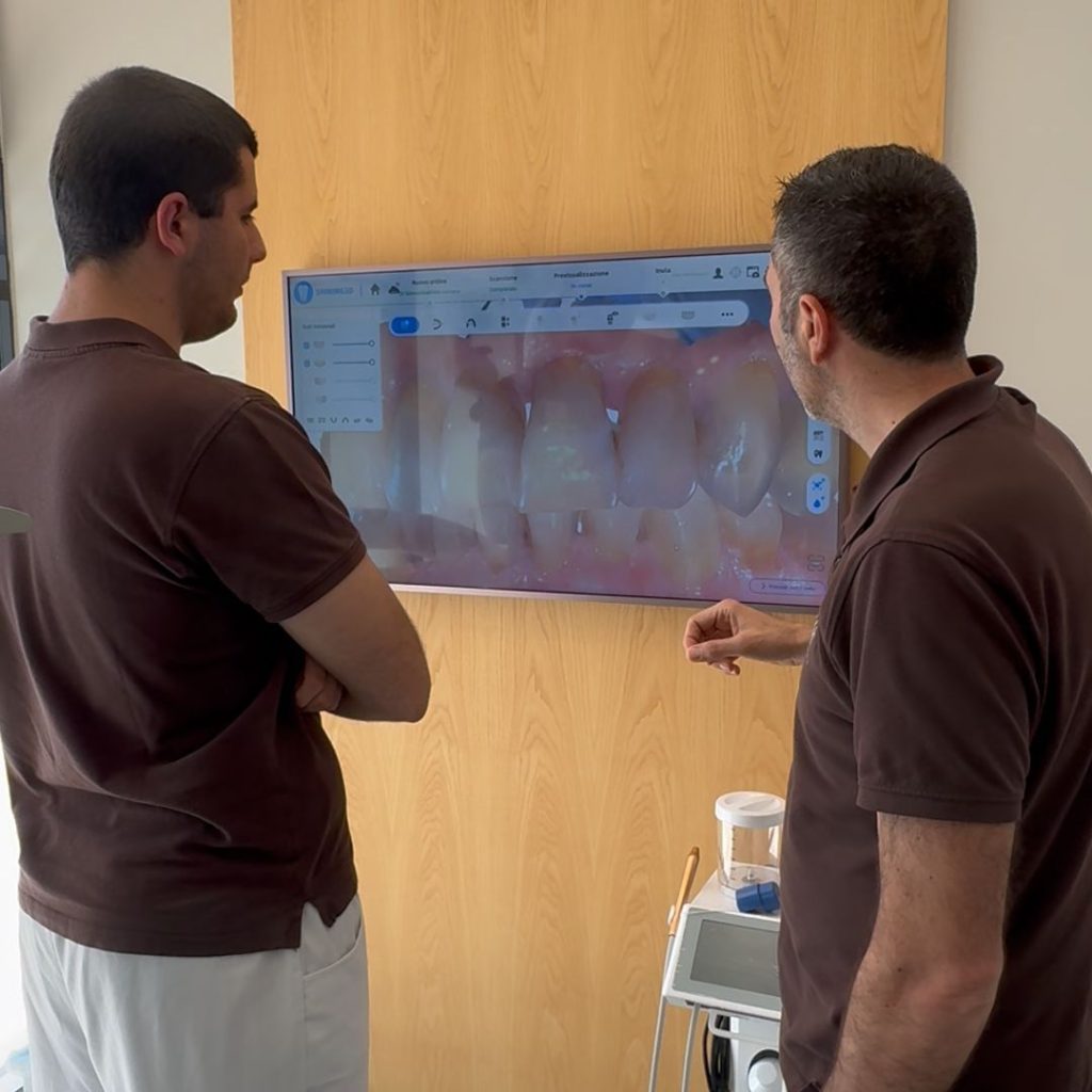 Home 7 FOTO CI PRENDIAMO CURA DI TE 3 - Dentista a Sora